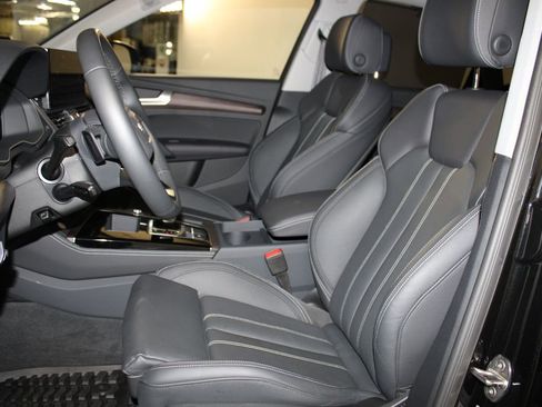 Certified 2025 Audi Q5 2.0T Premium Plus w/ Premium Plus Package image 7