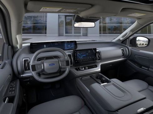 New 2026 Ford Expedition Active image 9