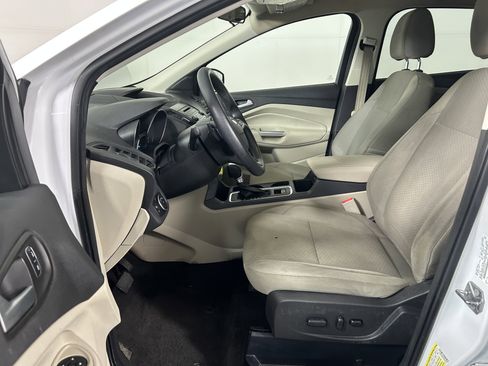 Used 2017 Ford Escape SE w/ SE Cold Weather Package AWD/4WD image 8