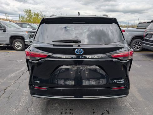 Used 2024 Toyota Sienna Platinum AWD/4WD image 7