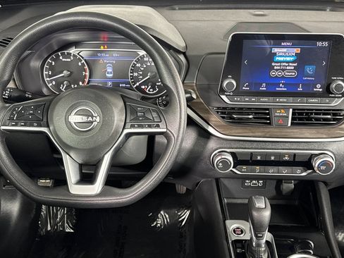 Used 2024 Nissan Altima 2.5 SV FWD image 11