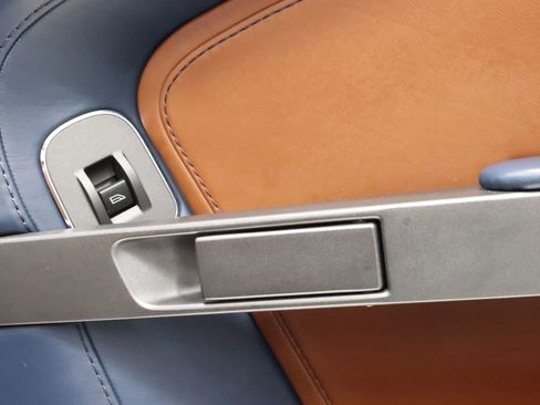 Used 2014 Aston Martin V8 Vantage Roadster image 63