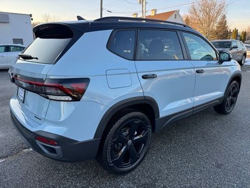 New 2026 Volkswagen Taos SE image 5