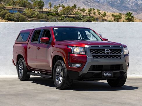 Used 2025 Nissan Frontier SV w/ SV Convenience Package RWD image 2