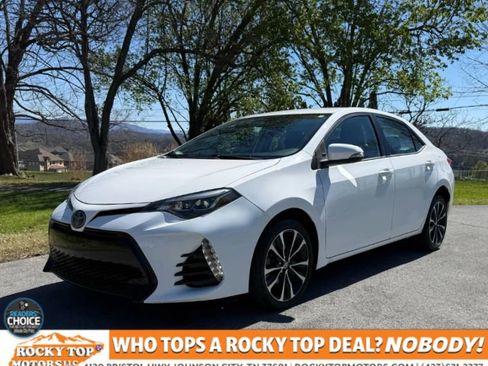 Used 2017 Toyota Corolla SE image 1