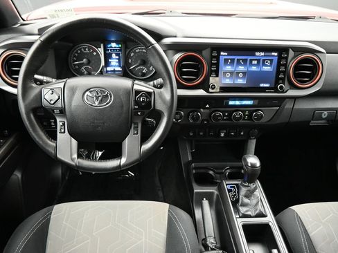Used 2022 Toyota Tacoma TRD Sport w/ Technology Package AWD/4WD image 5
