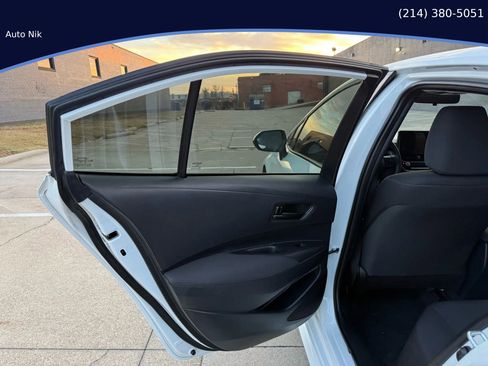 Used 2025 Toyota Corolla LE FWD image 36
