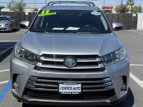 Used 2017 Toyota Highlander Limited Platinum AWD/4WD image 2