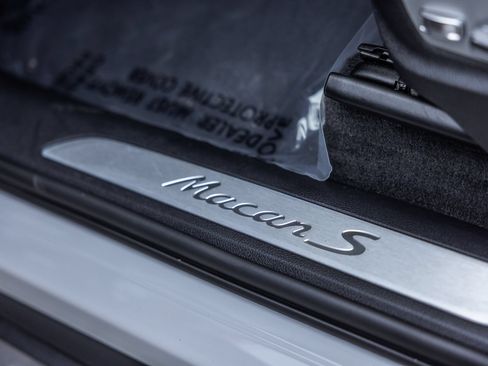Certified 2023 Porsche Macan S AWD/4WD image 26
