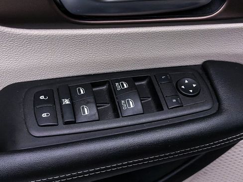 Used 2023 Chrysler Voyager LX image 16