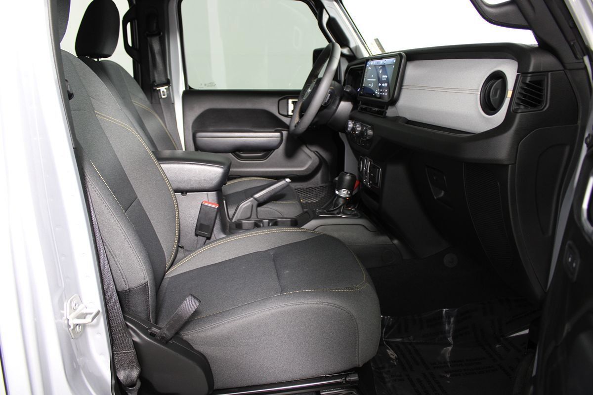Used 2024 Jeep Wrangler Unlimited AWD/4WD image 10