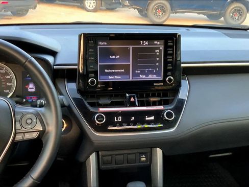 Used 2022 Toyota Corolla Cross LE image 6