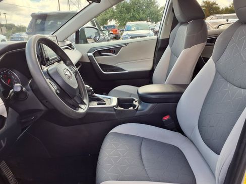Used 2020 Toyota RAV4 XLE AWD/4WD image 17
