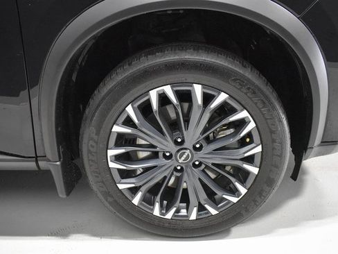 Certified 2025 Nissan Rogue SL w/ Tech Package image 10