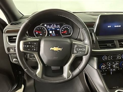 Used 2021 Chevrolet Suburban Premier w/ Premium Package RWD image 14