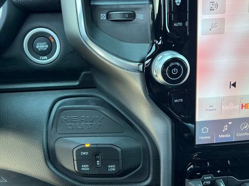 New 2026 RAM 2500 Laramie w/ Towing Technology Group AWD/4WD image 24