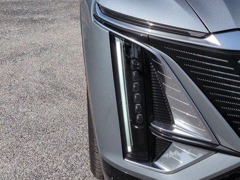 Used 2024 Cadillac Lyriq Tech RWD image 10