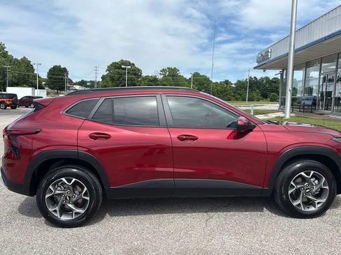 Used 2025 Chevrolet Trax LT w/ LT Convenience Package FWD image 6