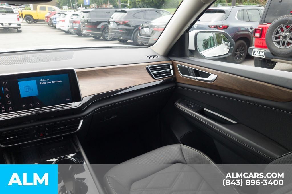 Used 2025 Volkswagen Atlas SE FWD image 20