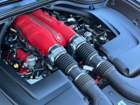 Used 2010 Ferrari California RWD image 38