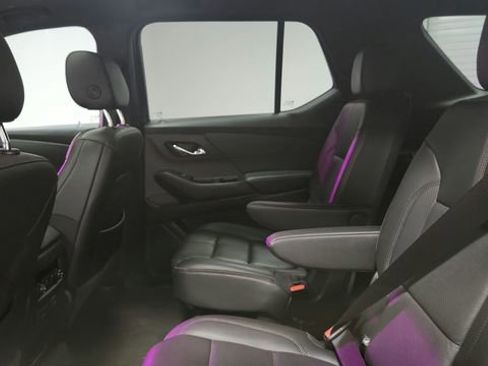 Used 2022 Chevrolet Traverse RS image 19