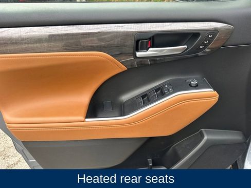 Used 2023 Toyota Highlander Platinum image 17