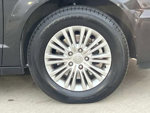 Used 2015 Chrysler Town & Country Touring-L w/ Trailer Tow Group image 6