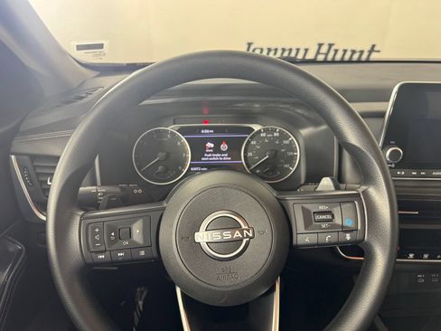 Used 2024 Nissan Rogue SV FWD image 15