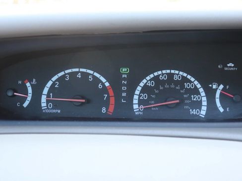 Used 2001 Toyota Avalon XLS FWD image 19