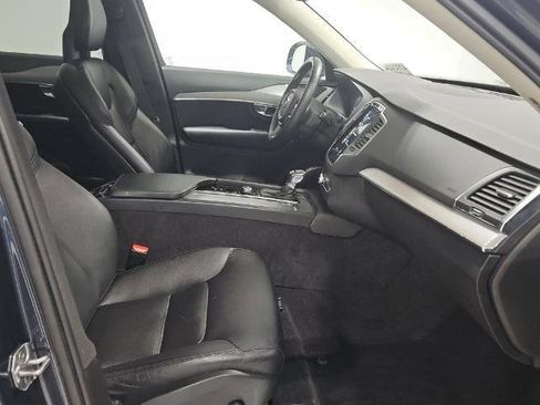 Used 2021 Volvo XC90 T5 Momentum w/ Climate Package image 8
