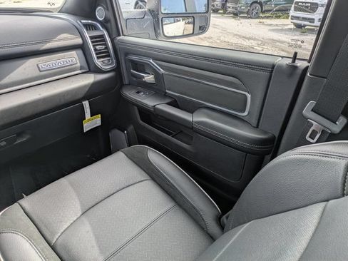 New 2026 RAM 2500 Laramie AWD/4WD image 17