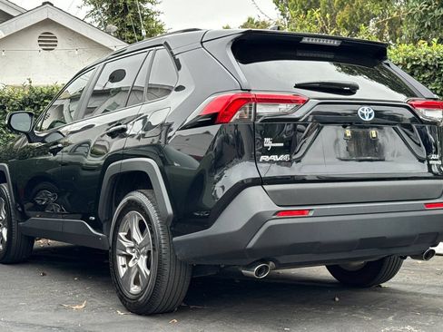 Used 2024 Toyota RAV4 XLE AWD/4WD image 6