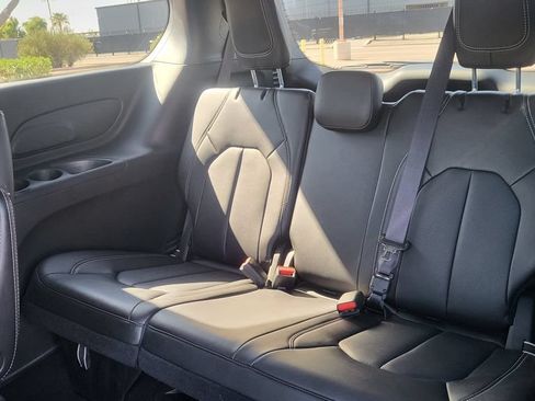 Used 2026 Chrysler Pacifica Select FWD image 26