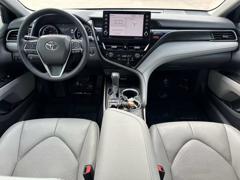 Used 2022 Toyota Camry XLE FWD image 10
