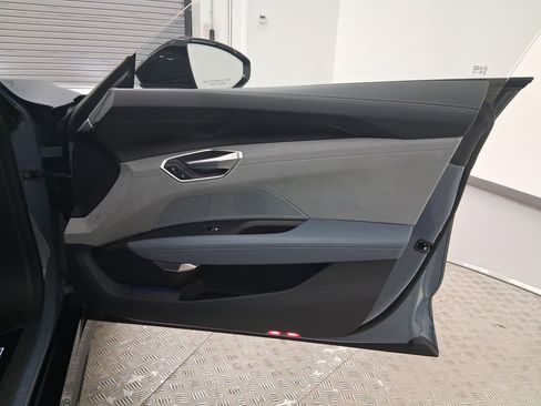 Used 2022 Audi e-tron GT Prestige image 32
