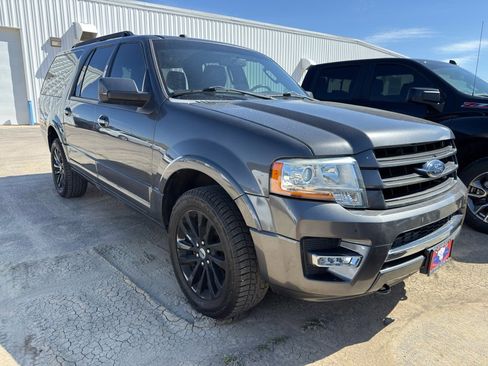 Used 2017 Ford Expedition EL Limited w/ Equipment Group 301A AWD/4WD image 2