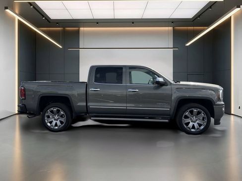 Used 2017 GMC Sierra 1500 Denali w/ Denali Ultimate Package AWD/4WD image 6