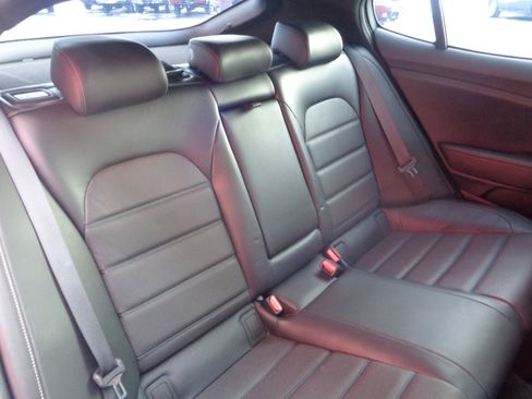 Used 2018 Kia Stinger GT2 image 15