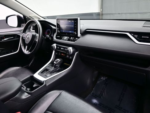 Used 2020 Toyota RAV4 XLE Premium FWD image 14