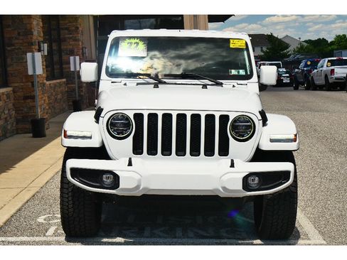 Used 2022 Jeep Wrangler Unlimited Sahara AWD/4WD image 8