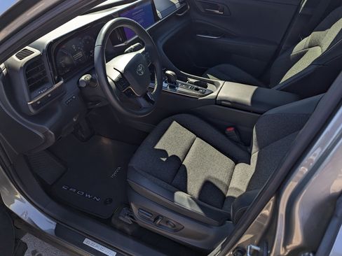 Used 2024 Toyota Crown XLE w/ Carpet Mat Package (TMS) image 9