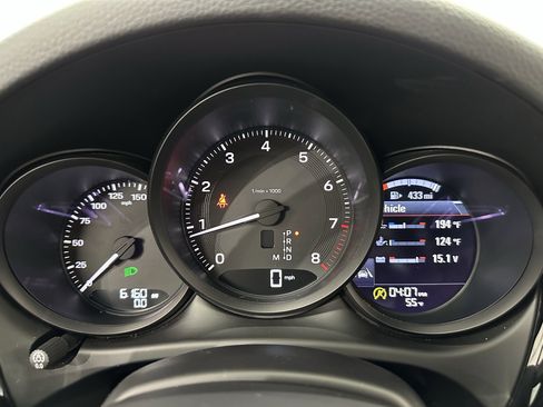 Certified 2024 Porsche Macan image 47