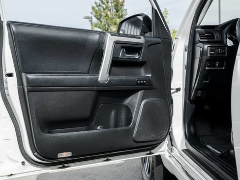 Used 2020 Toyota 4Runner Limited image 19