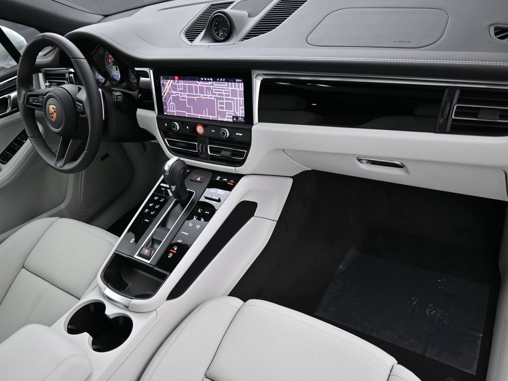Certified 2026 Porsche Macan AWD/4WD image 32