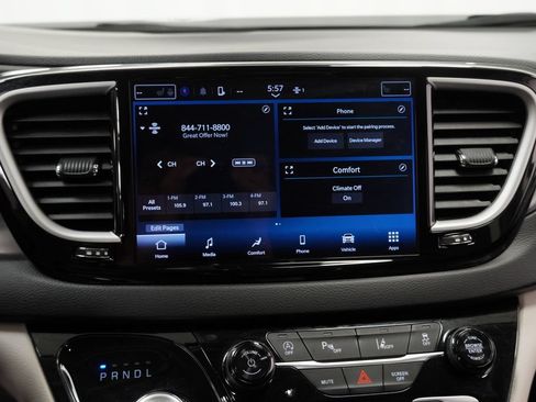 Certified 2024 Chrysler Pacifica Touring-L FWD image 34