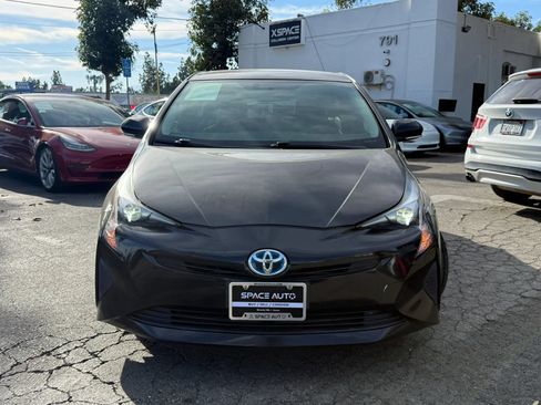 Used 2016 Toyota Prius Two w/ Preferred Accessory Package FWD image 2