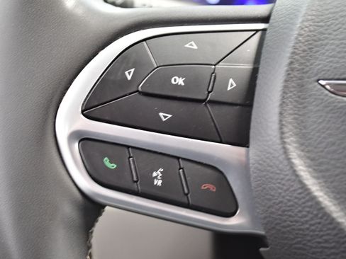 Used 2023 Chrysler Voyager LX image 25