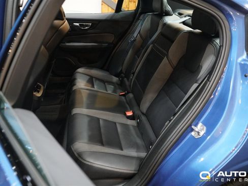 Used 2021 Volvo S60 T5 R-Design image 32