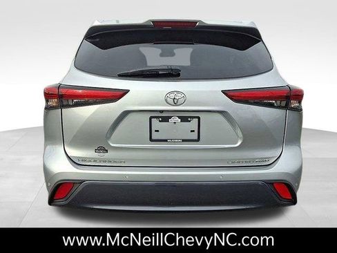 Used 2023 Toyota Highlander L image 5