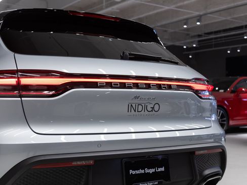 Certified 2026 Porsche Macan AWD/4WD image 31